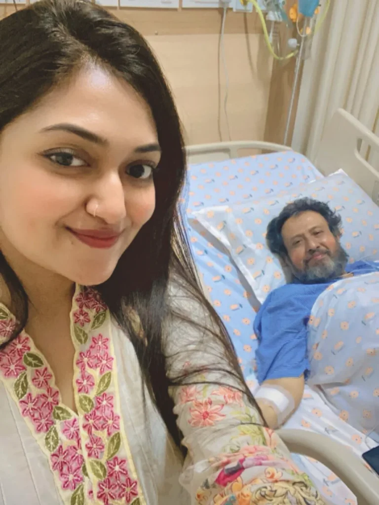 বাবার জন্য মেয়ের লড়াই — কেবিনে সার্জারির পর বাবা ও ড. ফারাহ নাজের হাসি
