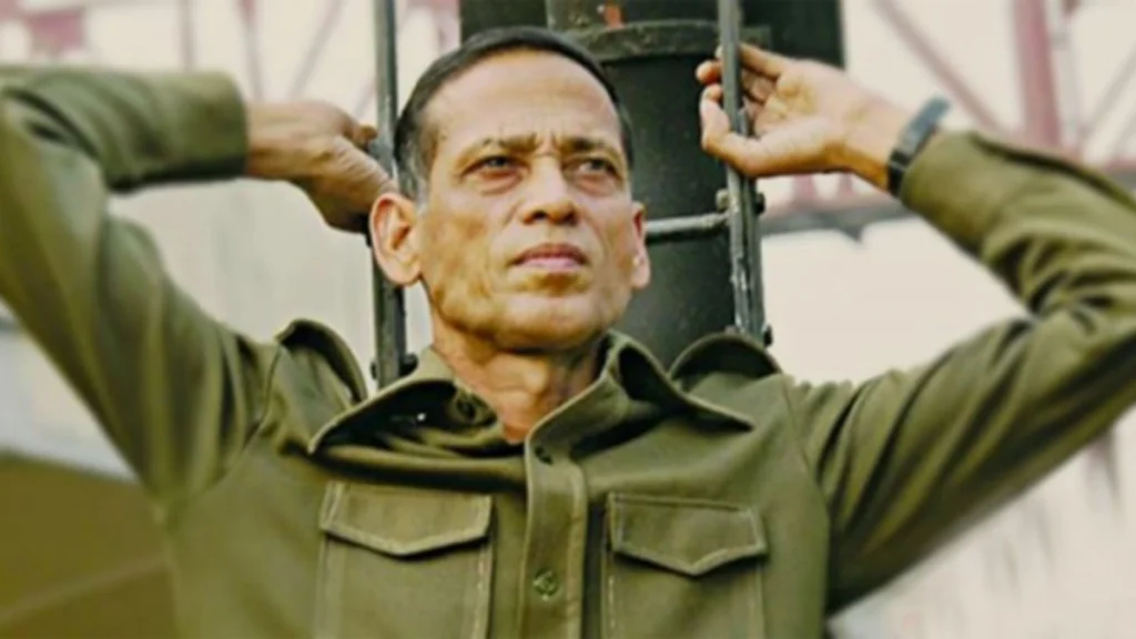 পাপড়ি কেন বোঝে না-আজম খান